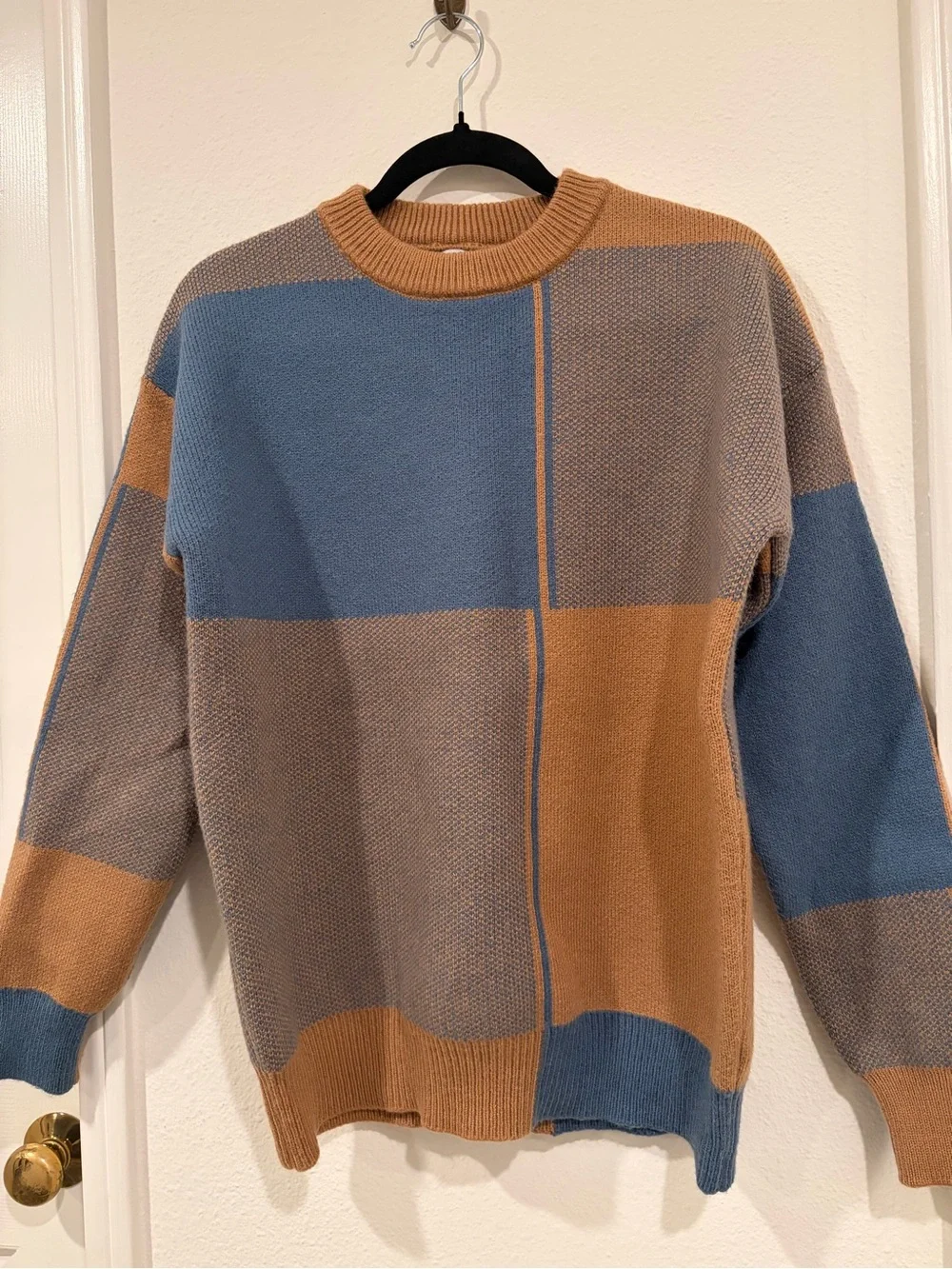 Aelfric Eden Men’s Colorblock Crewneck Sweater in Blue and Tan
